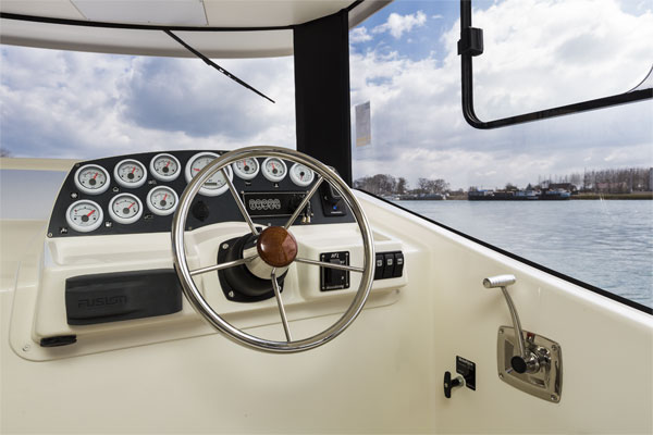 Inside steering position on the Horizon Class Hire Boat.