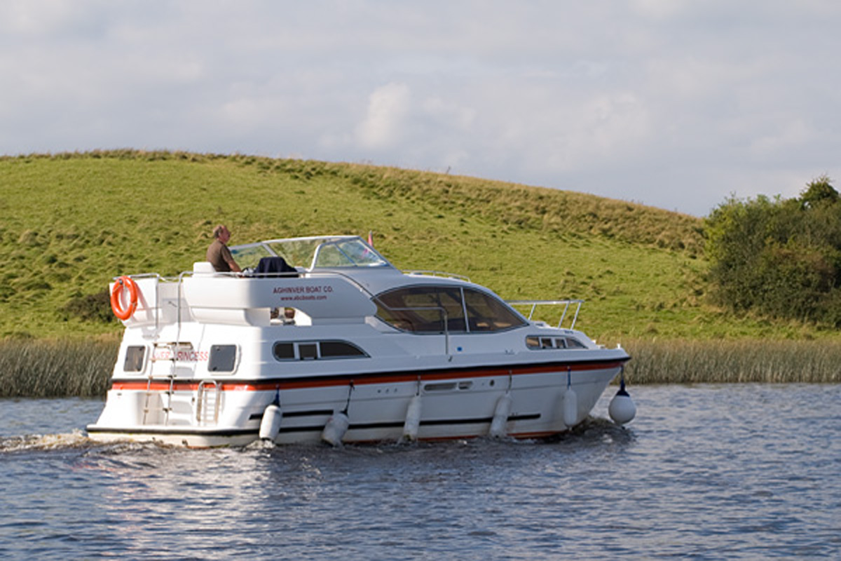 Boats for Hire on the Shannon River - Silver Dawn