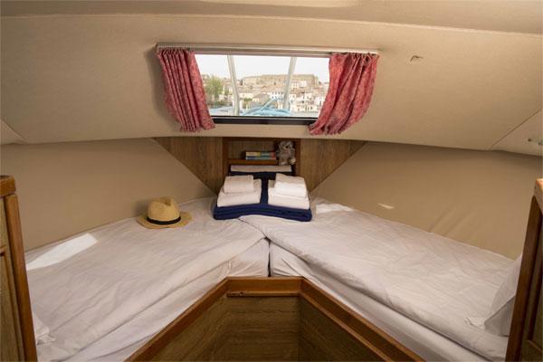 The Cabin on the Lake Star cruiser