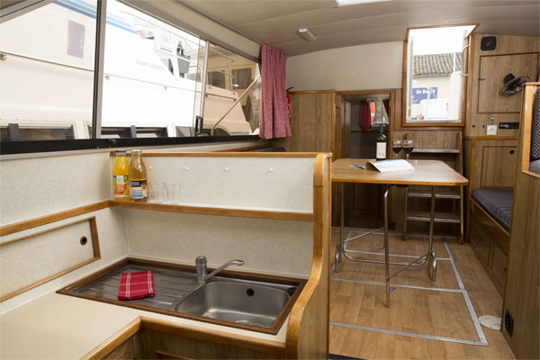 The Saloon on the Lake Star hire boat