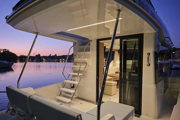 Rear deck on the Liberty hire boat.