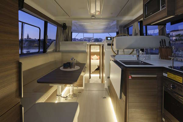 The saloon and galley on the Liberty hire boat.