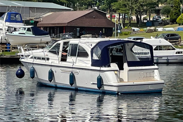 Rear deck on the Manor Lady hire boat.