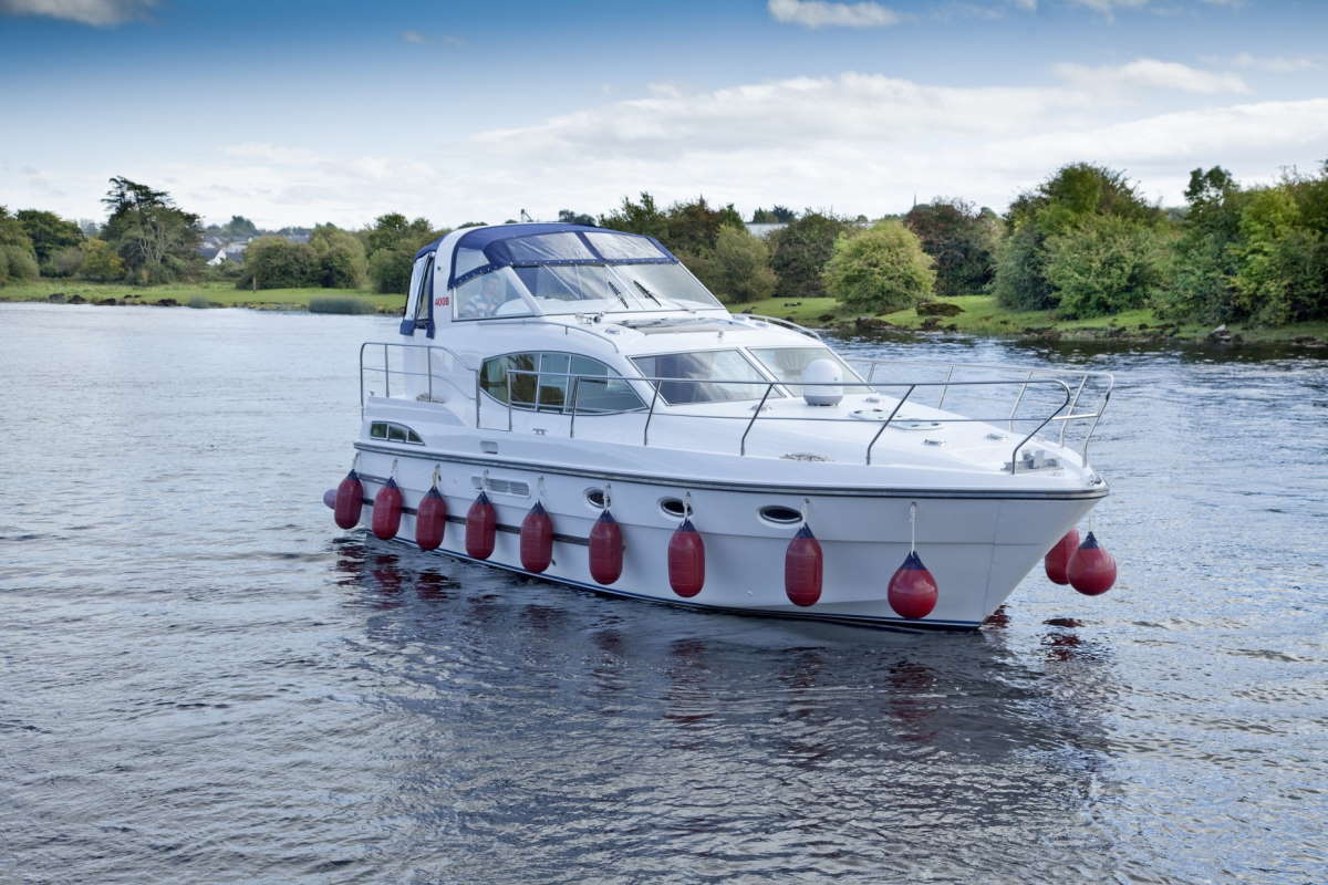 Boats for Hire on the Shannon River - Silver Ocean