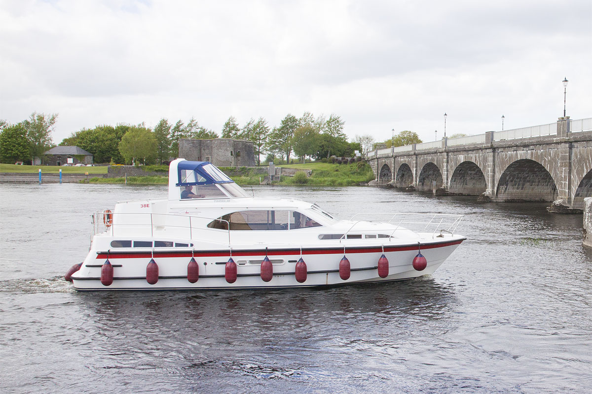 Boats for Hire on the Shannon River - Silver Swan