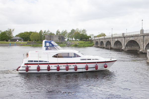 Shannon River Boat Hire Ireland Silver Swan