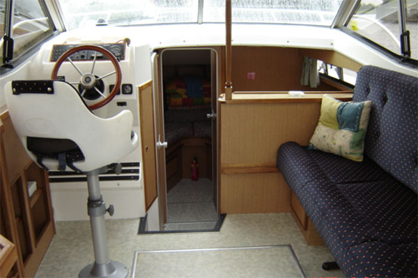 The steering and saloon are of the Silver Stream Cruiser.