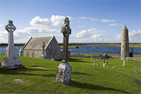 Boat Hire Ireland Travel Guide - An Early Christian site founded by St. Ciarán in the mid-6th century on the eastern bank of the River Shannon.