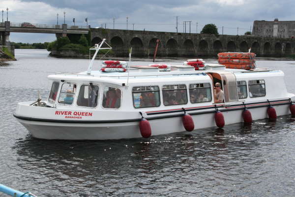 Boat Hire Ireland Travel Guide - Fully licenced 50 seater motor cruiser.
