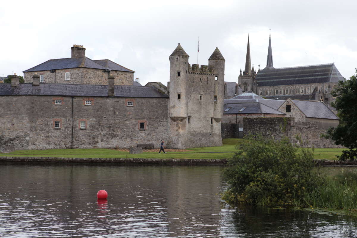 Boat Hire Ireland Travel Guide - Discover diverse histories within the castle walls from Medieval Stronghold to Plantation Castle to later Military Barracks. Today, the historic Castle complex houses two Museums, Fermanagh County Museum and The Inniskillings Museum, forming Enniskillen Castle Museums.
