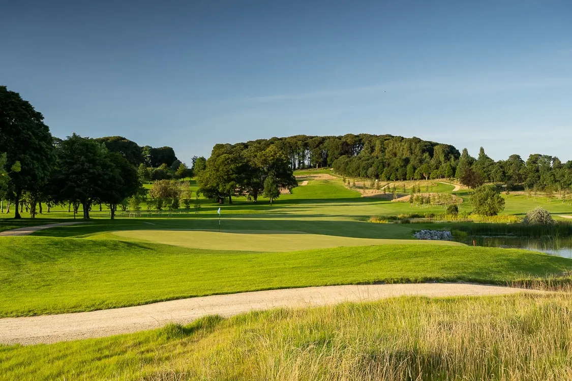 Boat Hire Ireland Travel Guide - Glasson Golf Club has justifiably earned an international reputation as one of the most challenging and scenic golf courses in Ireland.