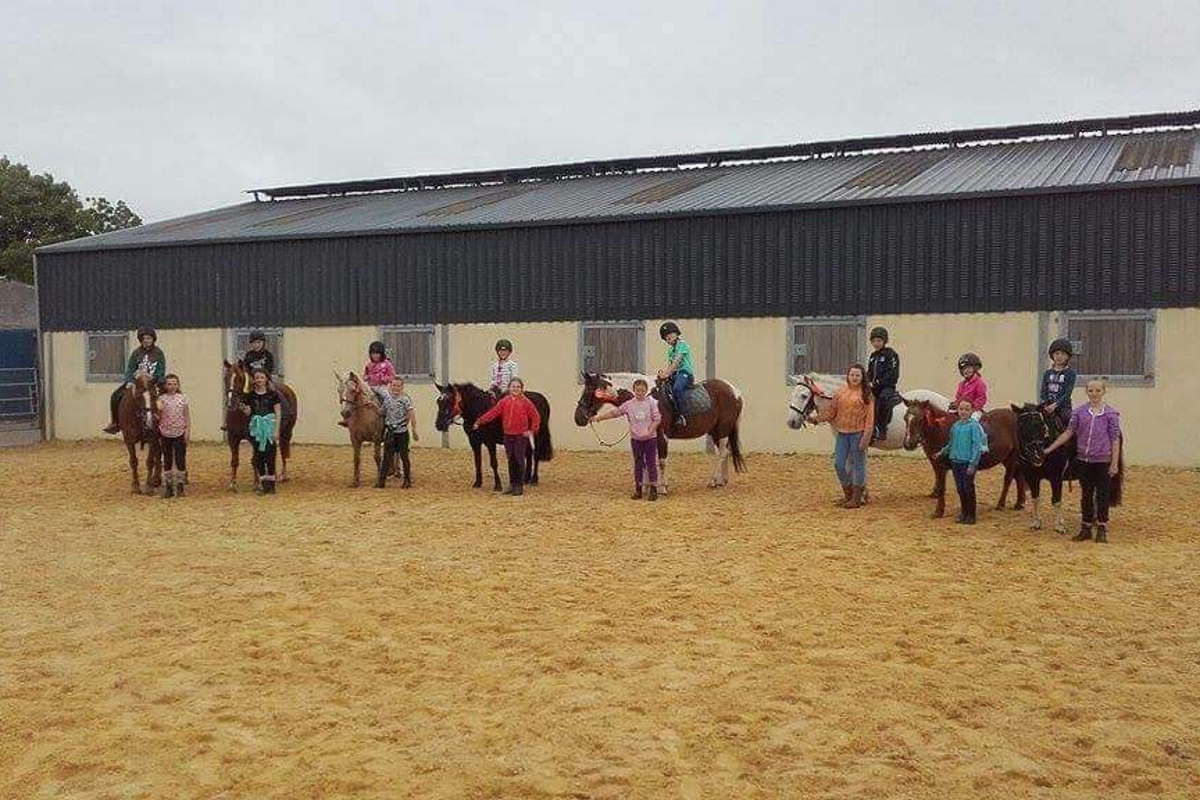 Boat Hire Ireland Travel Guide - Hayden Equestrian Centre, Dromod, Co. Leitrim, has been serving the Irish Equine world since 1986.