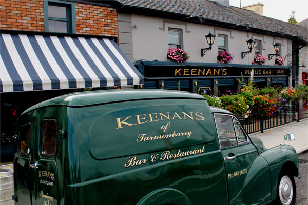 A landmark pub for over six generations, boutique hotel and exceptional lunch or dinner stop for passing motorists as they cross the Shannon.