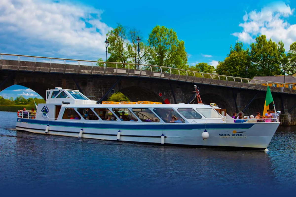 Boat Hire Ireland Travel Guide - Get a taste of adventure right here on the River Shannon and visit the ancient sites along the river banks.