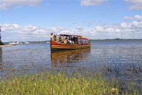 Water based and boating activities - boat hire holiday guide.