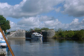 Boats Leaving Tarmonbarry Lock