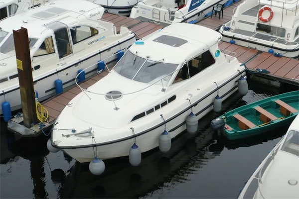 Boat Demonstration for the Wave Duke hire boat