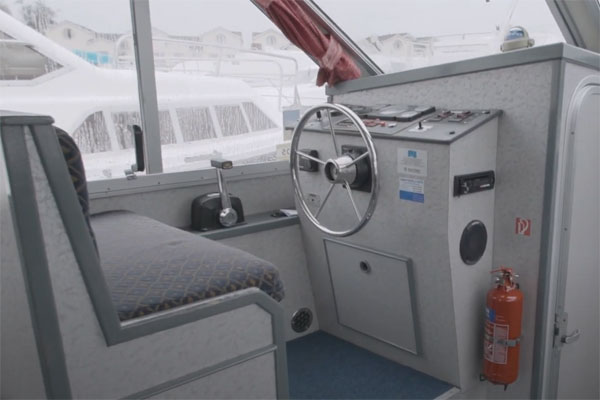 Boat Demonstration for the Wave Earl hire boat