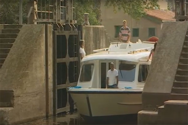 Learn to drive a hire boat on the river Shannon in Ireland