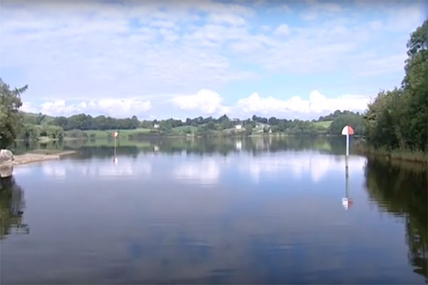 Rules for navigating the Irish Waterways on a boat hire holiday.