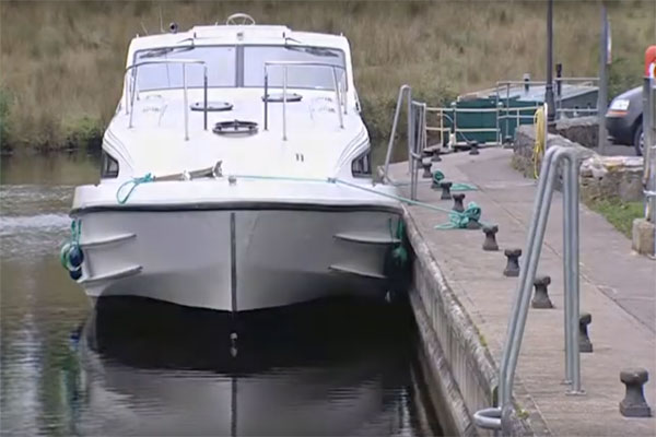 Emerald Star - How to moor a hire boat on the Shannon.