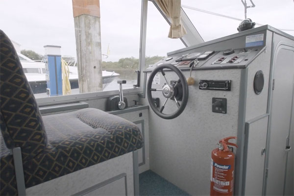 Boat Demonstration for the Wave Queen hire boat