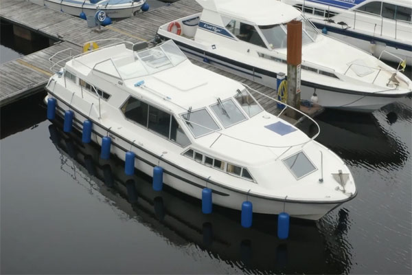 Boat Demonstration for the Wave Queen hire boat